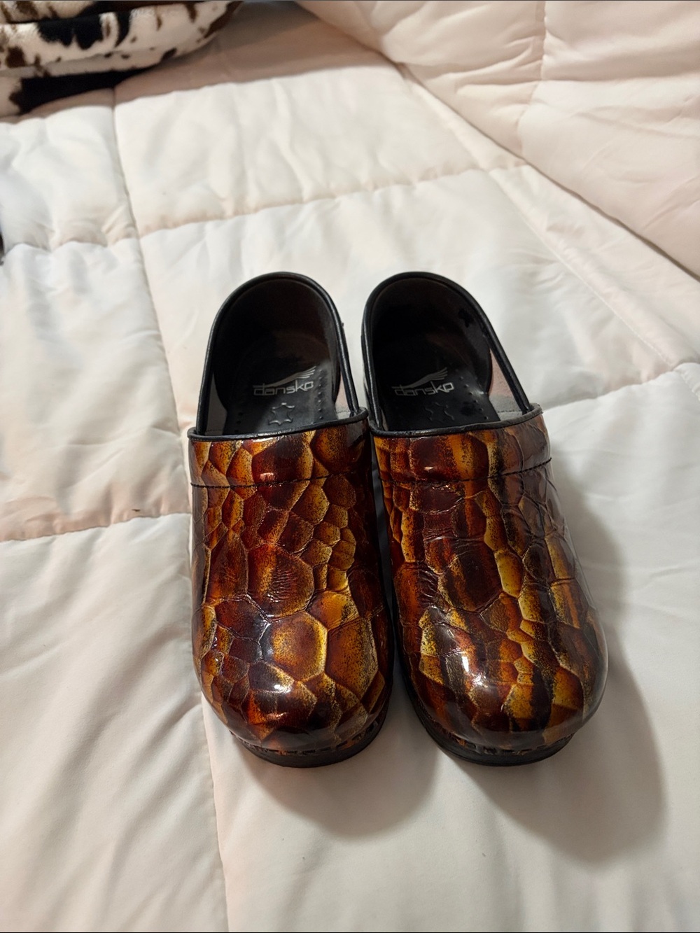 Dansko Men’s Brown Amber Snake-Print Slip-On Clogs size 37
